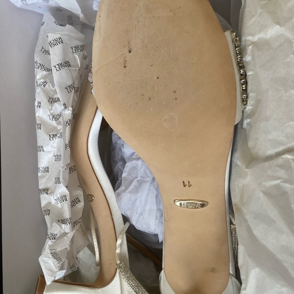 Badgley Mischka blossom satin ankle strap kitten heel NIB - Picture 6 of 6